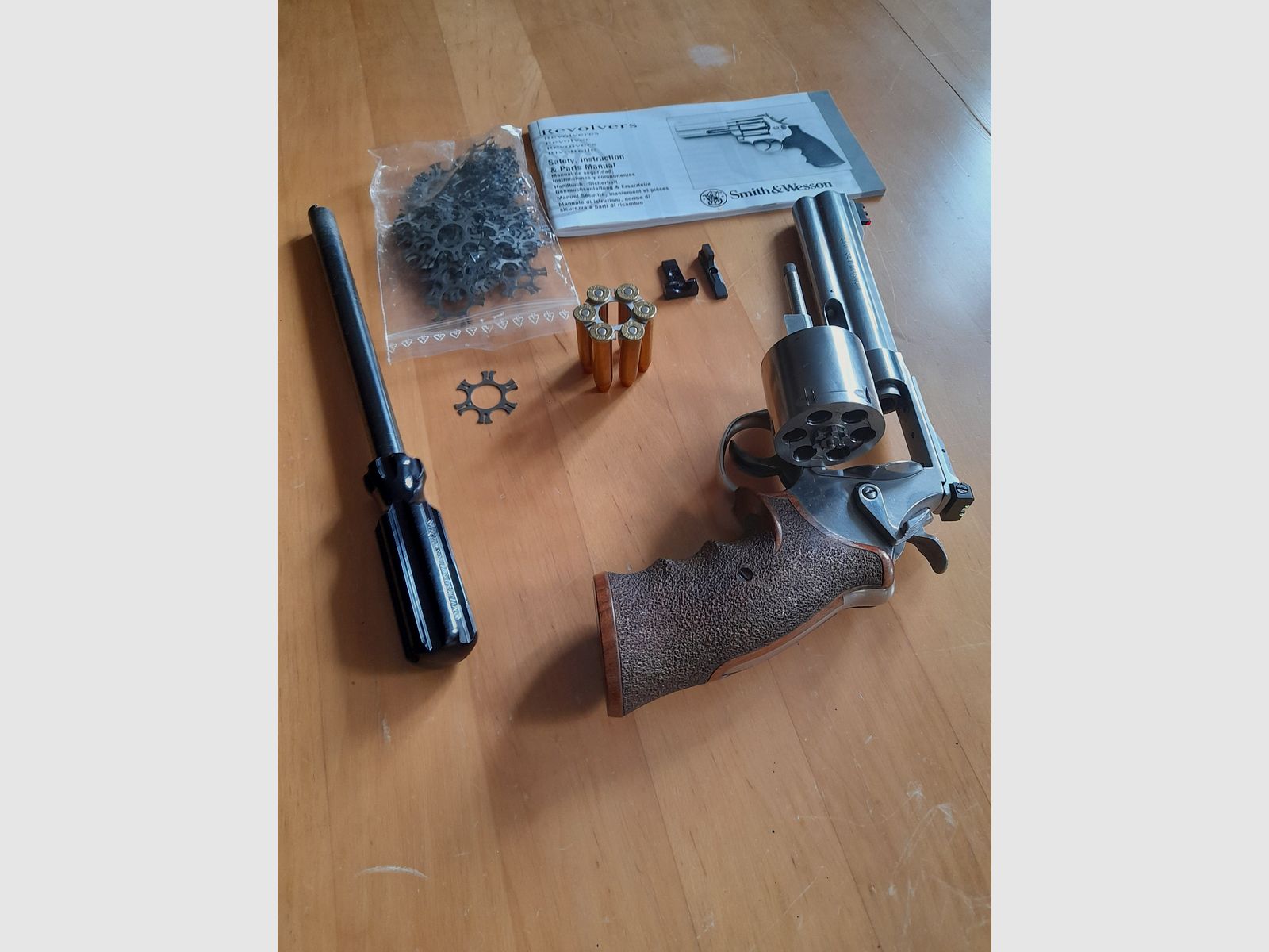 Sport revolver S&W 627 caliber: .357 Mag./.38 Special