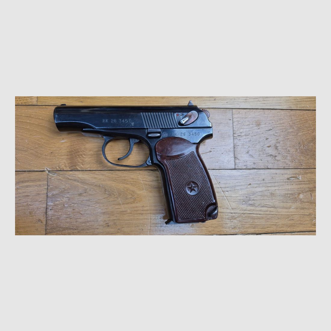 Sehr schöner Makarov-Pistole oder PM – Kal. 9×18 Makarov – Bulgarische Waffe – Gute originale bulgarische Griffschalen – Brünierung zu 99,7% – Mechanik einwandfrei – Wunderschöner Lauf – Symbolwaffe des Kalten Krieges – Ausgezeichneter Zustand – TBE++, Bild 2 von 19