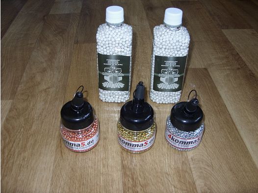 Steel BBs 4,5 mm  4500 + Softair Munition 6 mm 0,25g  6000 Stk.