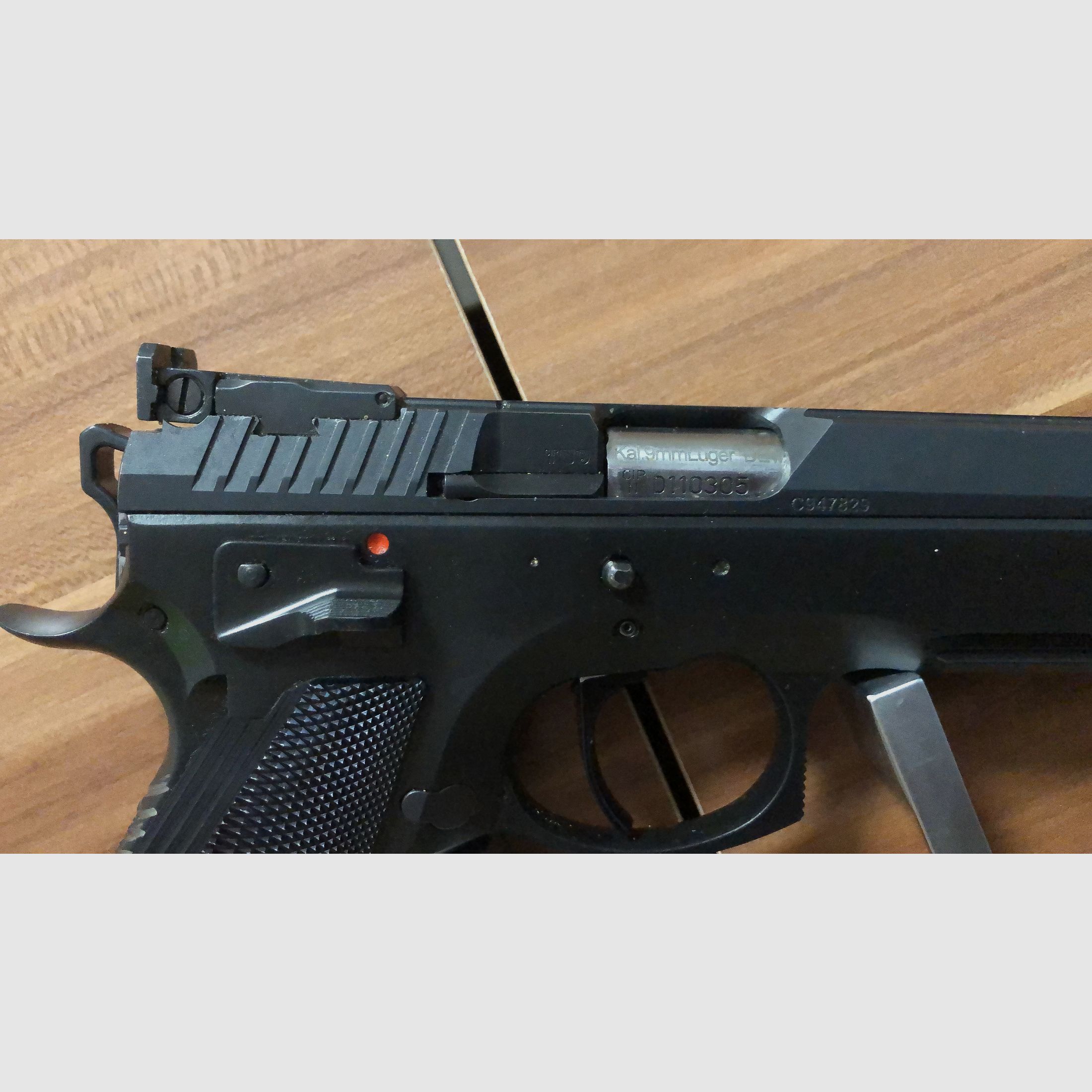 Verkauf halbautomatische Pistole von Haus CZ-Taipan Pro-Tuning und inklusive KK-Pistole, als Geschenk!