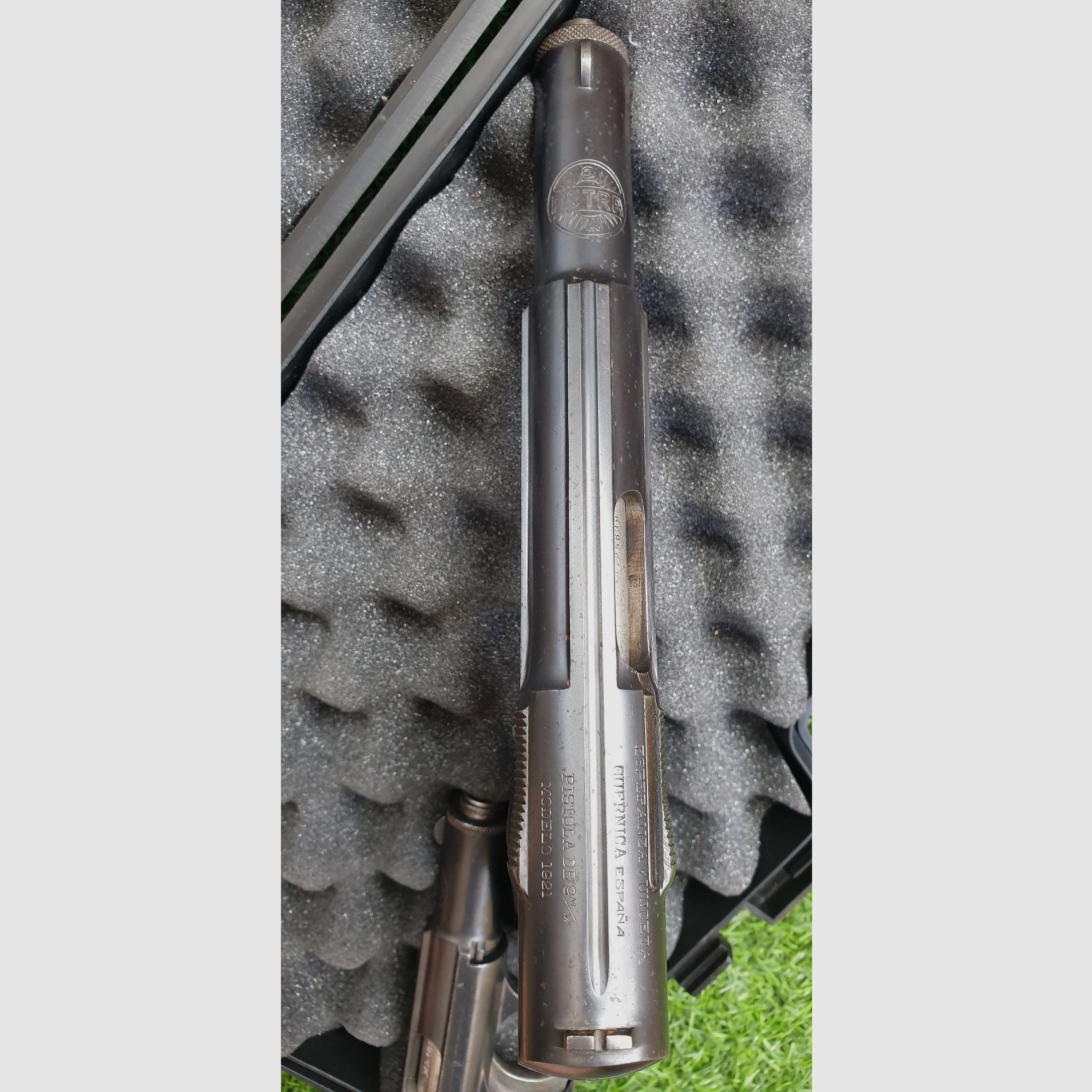 Historic pair of ASTRA 400 and 300 9mm pistols