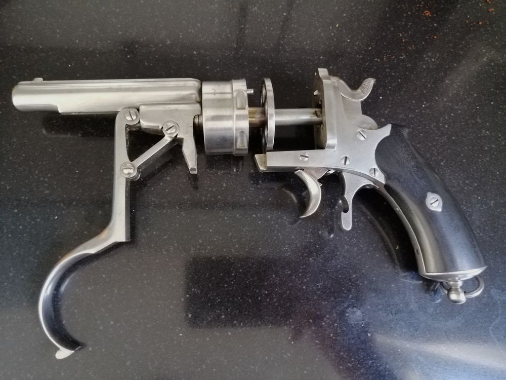 Rare Revolver à système Galand – rare en calibre 9mm – 6 coups – du quasi réglementaire pour le conflit de 1870/1871 – ingénieux système d&rsquo;extraction collective – Superbe, image 12 sur 21