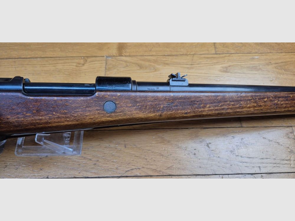 Seltene Zollkarabiner « ZollKarabiner » Heym 1952 – Seltene Waffe aus der Zeit vor der Wiedergründung der Bundeswehr 1955 – Kal. 8×57 IS – Ultra hochwertige Fertigung von Heim – Perfekte Mechanik und Anpassungen – Wunderschöner Lauf – Mononummer – Letzte Vertreterin des Systems 98 in Deutschland – Seltene Dienstwaffe in TBE++, Bild 5 von 28