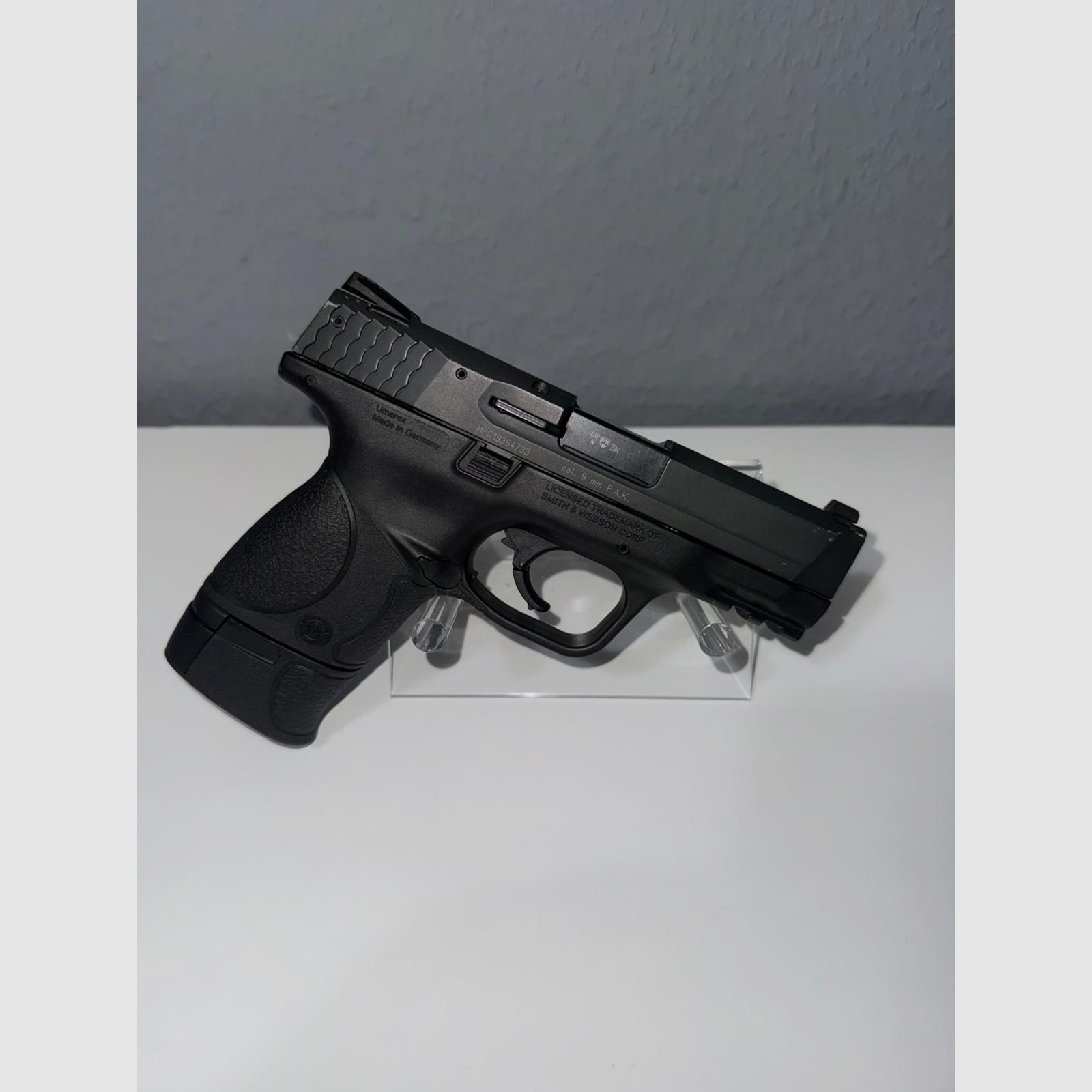Smith & Wesson M&P9c pistola a salve, immagine 2 di 3