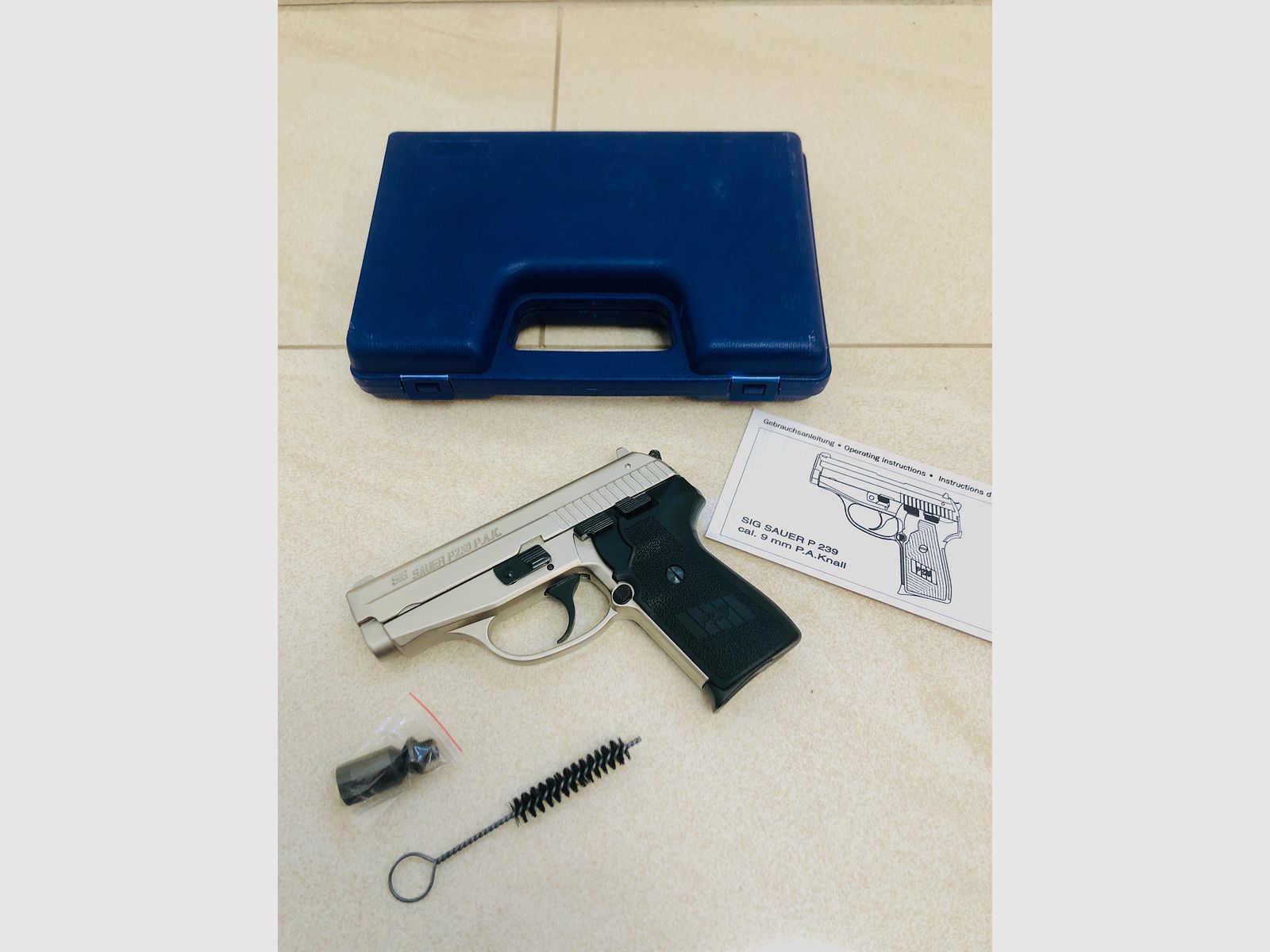 ••• SIG SAUER P239 schreckschiesspistool / nikkel / accessoires / originele verpakking / PTB 874 •••