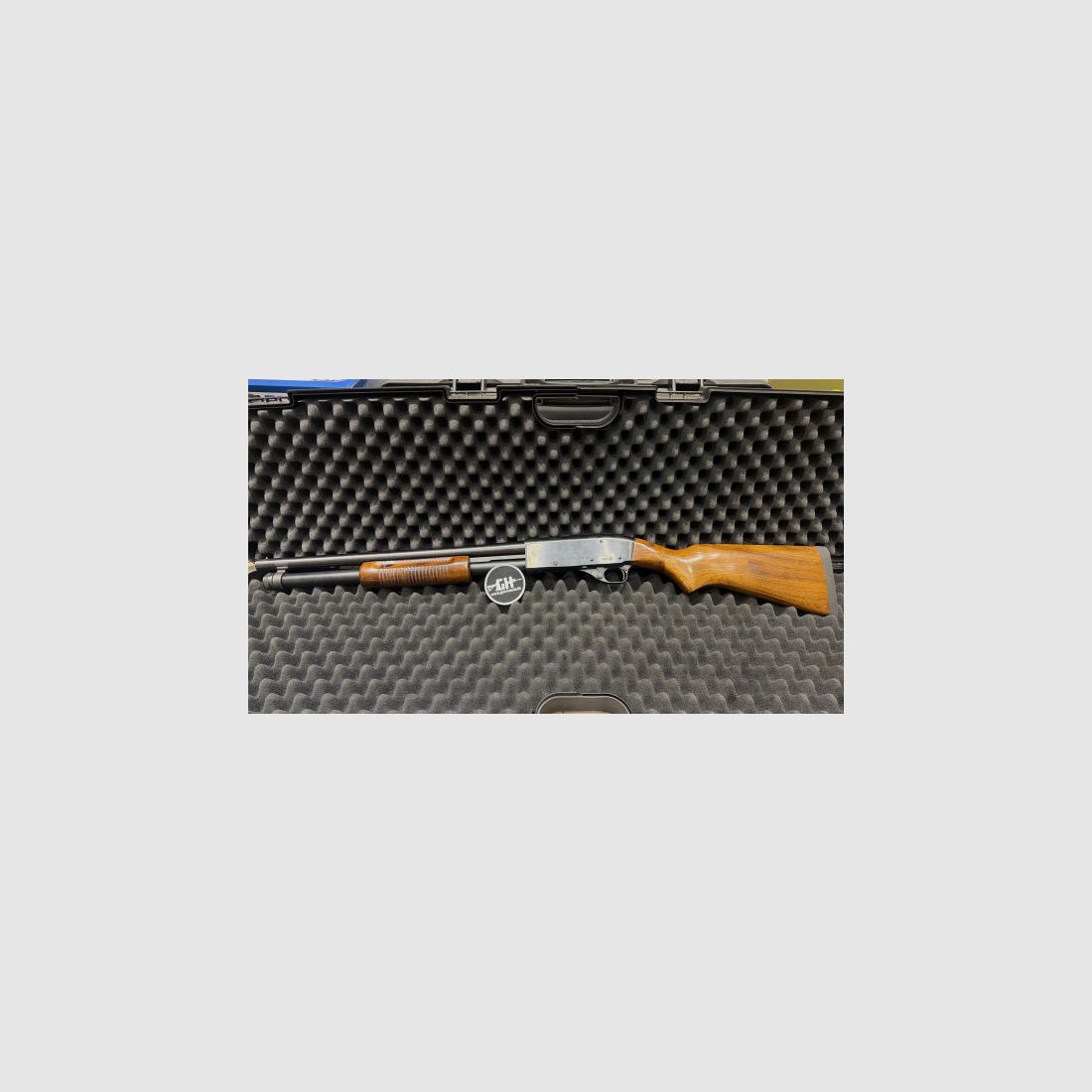 CBC 586 - 12/76 - FORWARD-BOLT-ACTION SHOTGUN