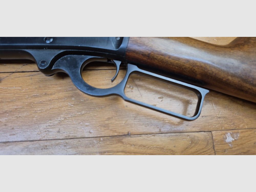 Splendide carabine Marlin à levier sous garde – Modèle 1895 – Cal.45-70 Gvt – 6 Coups – Rare poinçon « JM » – Arme de qualité Marlin d&rsquo;avant faillite ! – Superbe fabrication New Haven de 1974 – Excellent état – TBE+++, image 36 sur 46