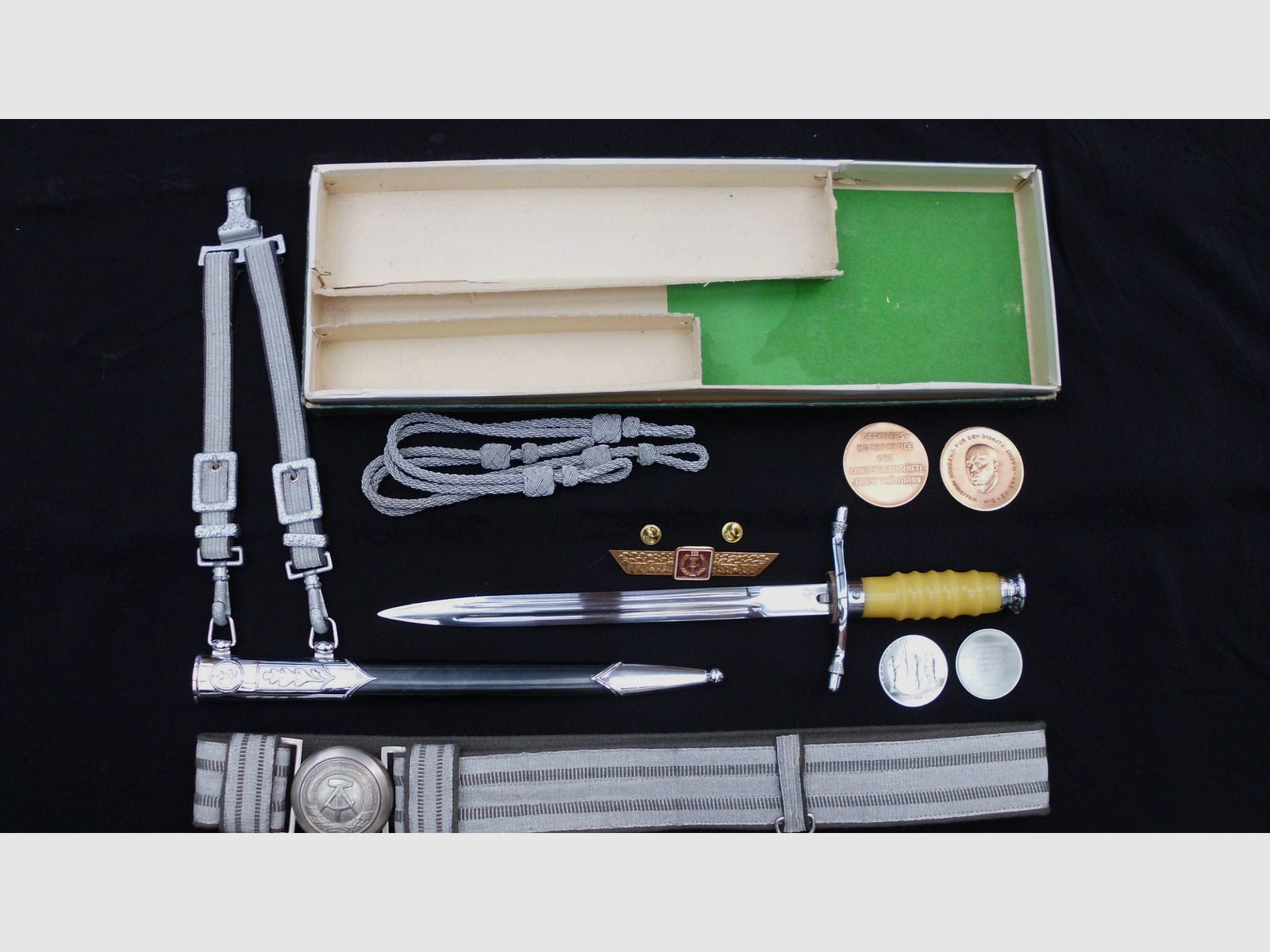 Original NVA Ehrendolch para oficiales con accesorios