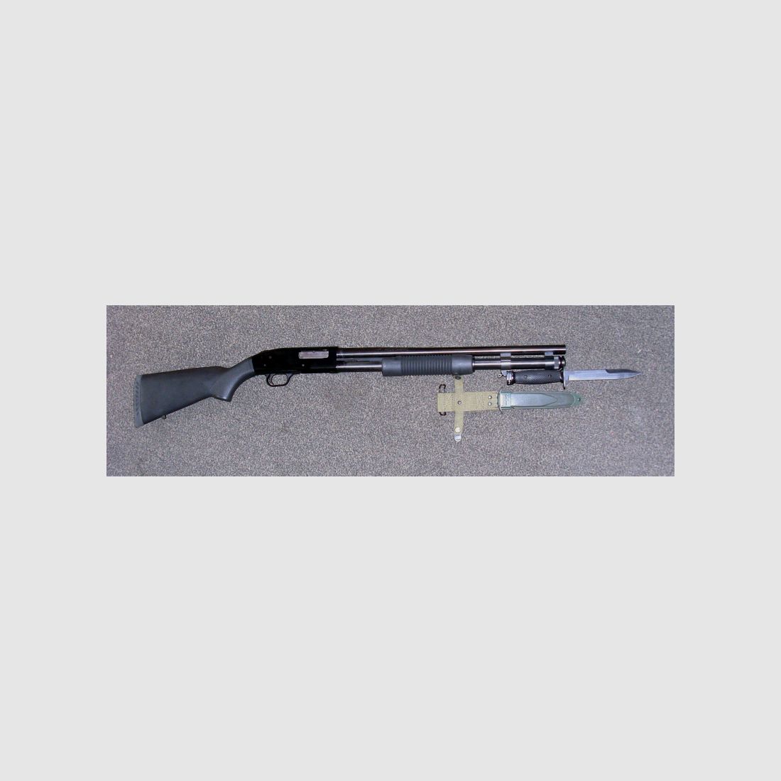 Mossberg Repetierflinte cal 12/76 Mod 590