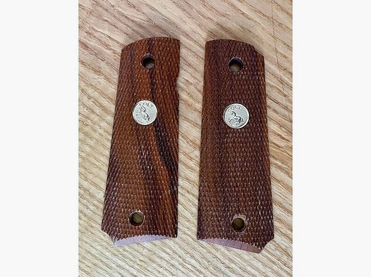 Original Colt 1911 Griffschalen aus Holz Serie 70