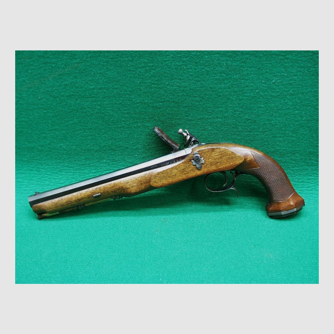 Artax Boutet percussion pistol, caliber .45 smooth, with fish skin