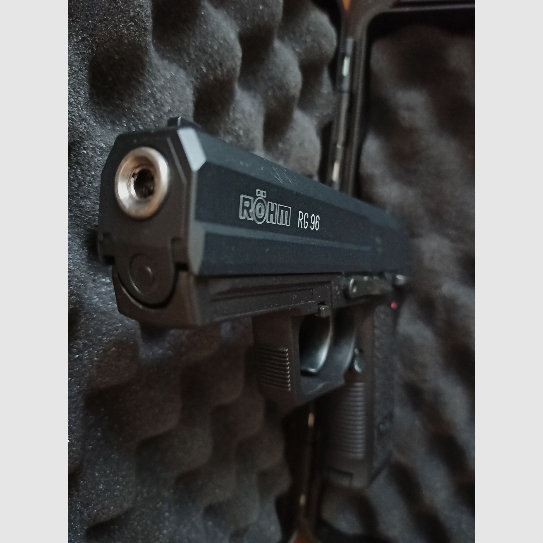 RG 96   BLK   9mm   P.A.K.   9R   PTB 699   (pistola a salve)