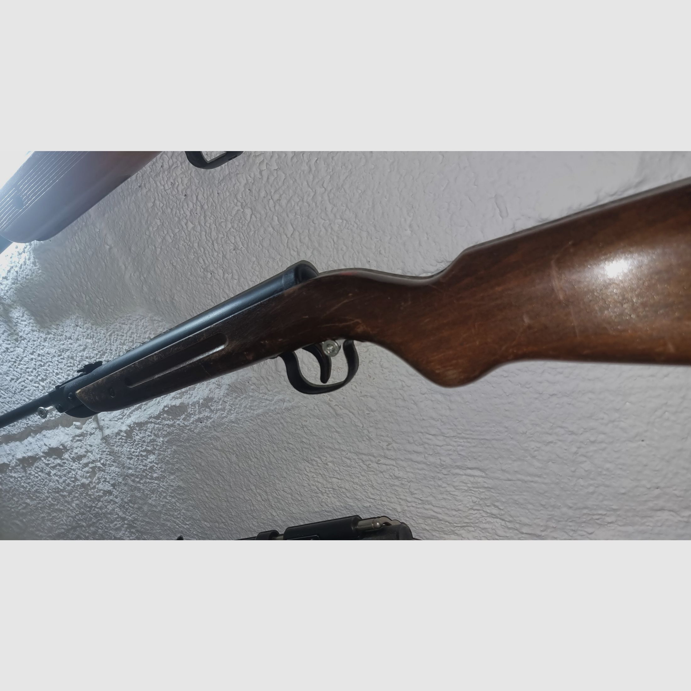 Gamo Hunter 440 karabinek pneumatyczny z łamanym lufą kal. 5,5mm Diabolo z drewna bukowego.       Diana mod 22.      