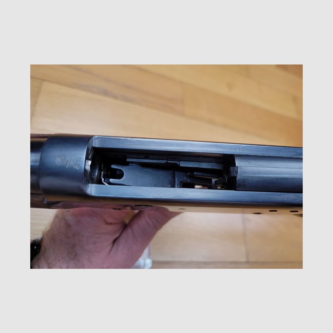 Sehr schöne Winchester Modell 1894 – Kaliber 44-40 – Waffe Made in USA aus 1977 – Kapazität 10+1 – Bronze- und Nussbaum-Finish – Mechanischer und ästhetischer Zustand ausgezeichnet, Bild 17 von 27