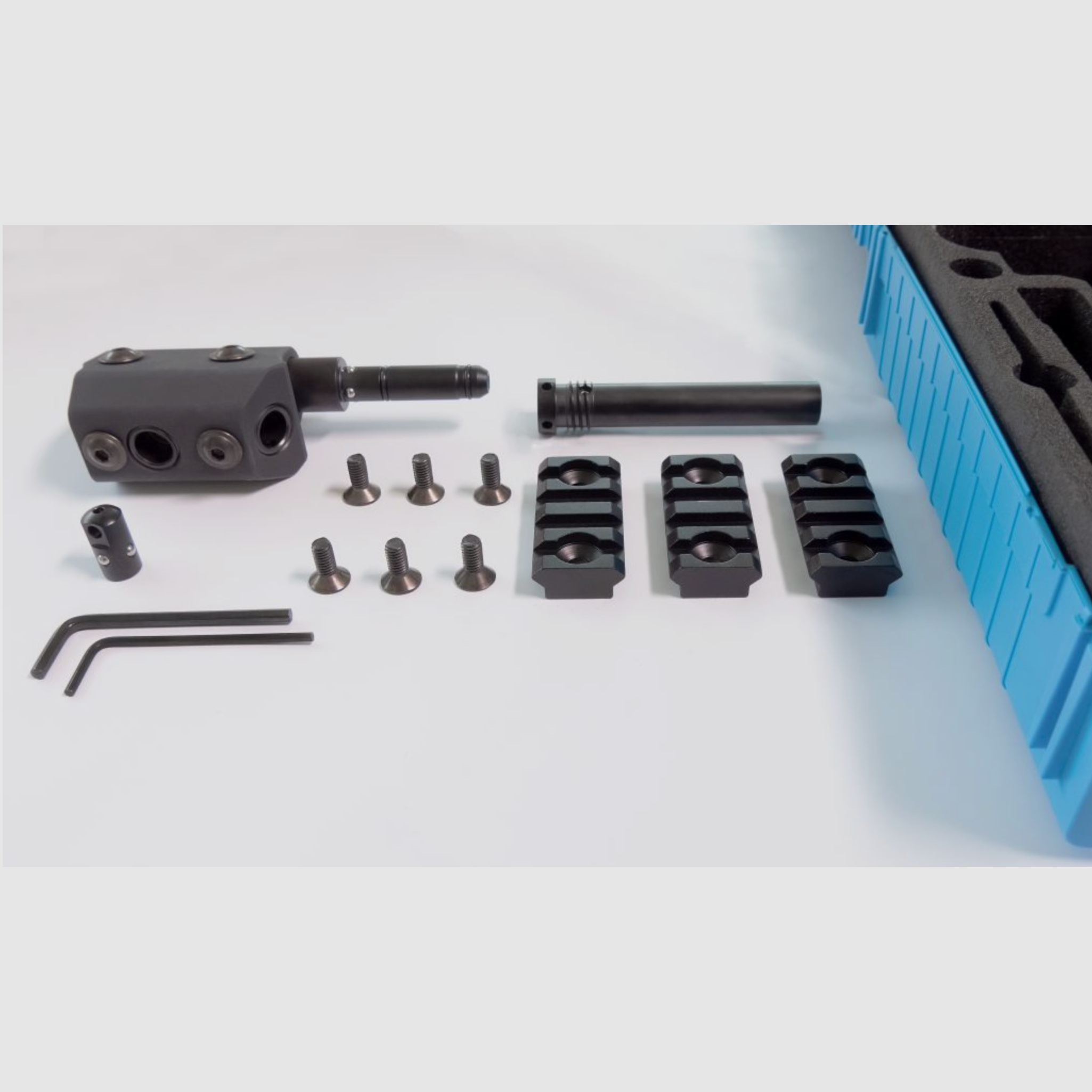 HALDER 22330.0590 Multiadapter + gniazdo kombinowane Ø 6,0 czarne