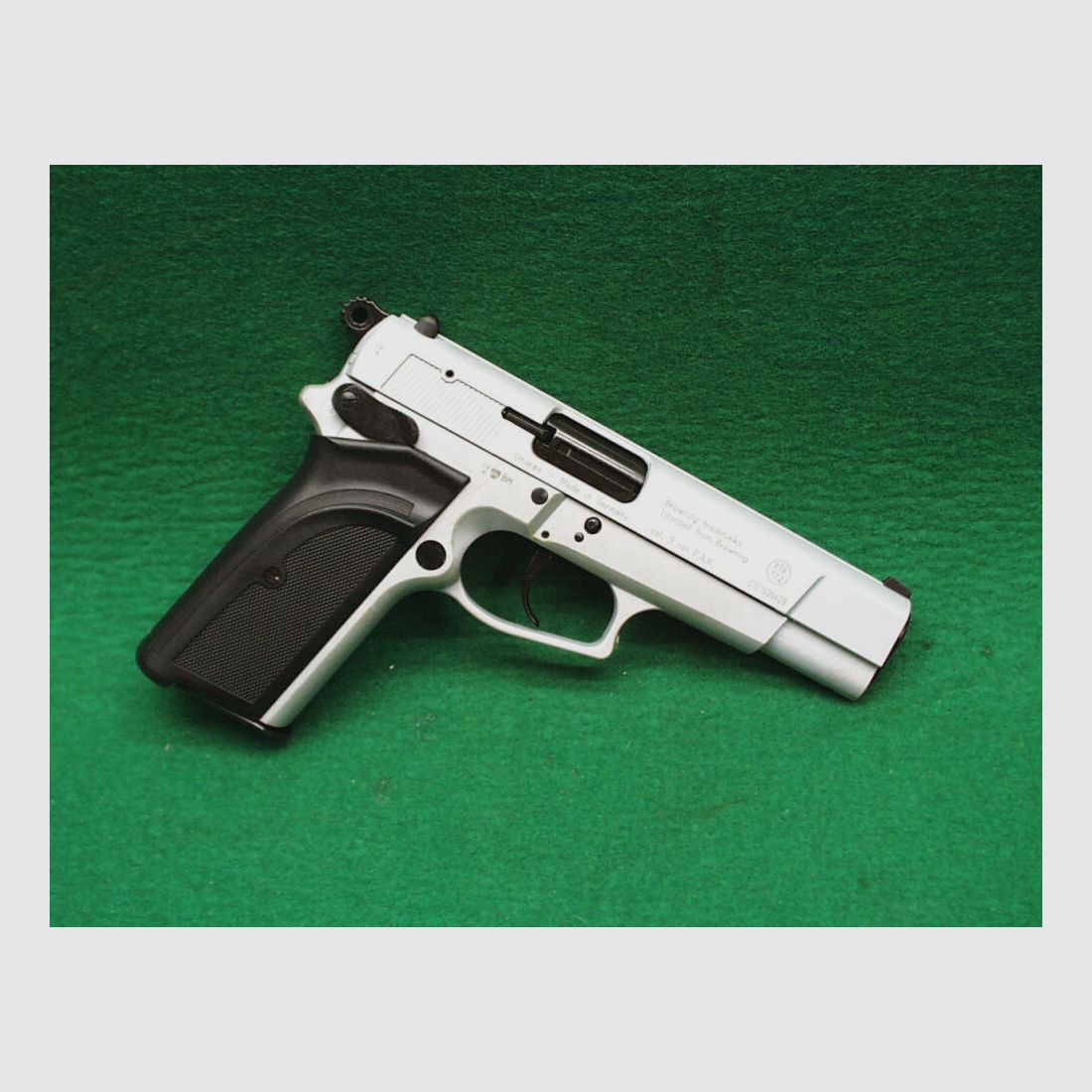 Pistolet alarmowy Browning GPDA 9, pokryty srebrem