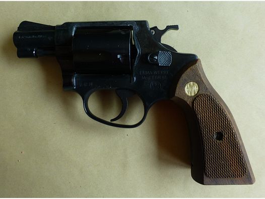 ERMA EGR 66 inkl. Abschußbecher und Erma Anstecknadel, Kaliber 9mm Gas- und Platzpatronen