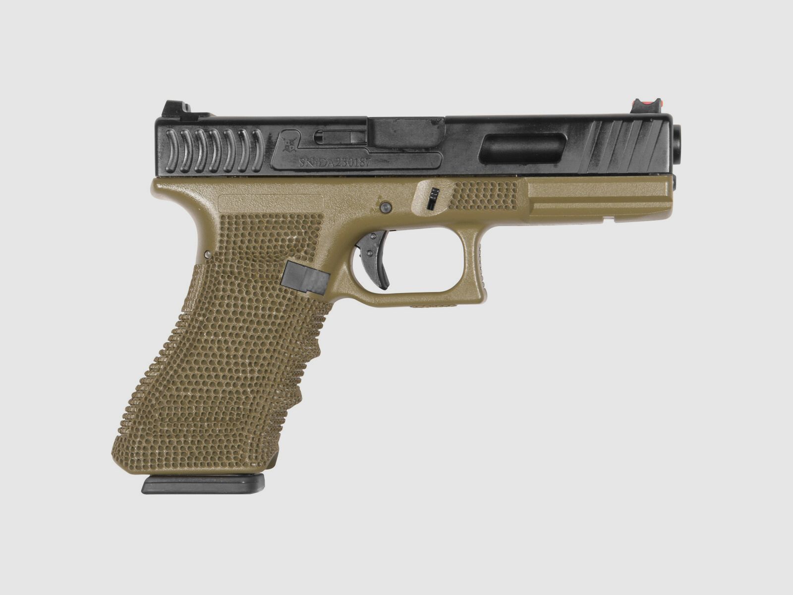 P01 GBB Airsoft Pistool met Grip Stippling in Olijf | Delta Armory