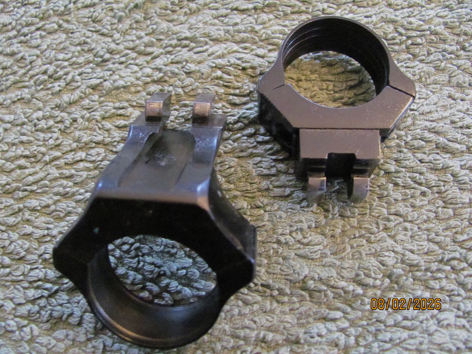 Montaggio a gancio anelli 25mm neri anodizzati e decorati