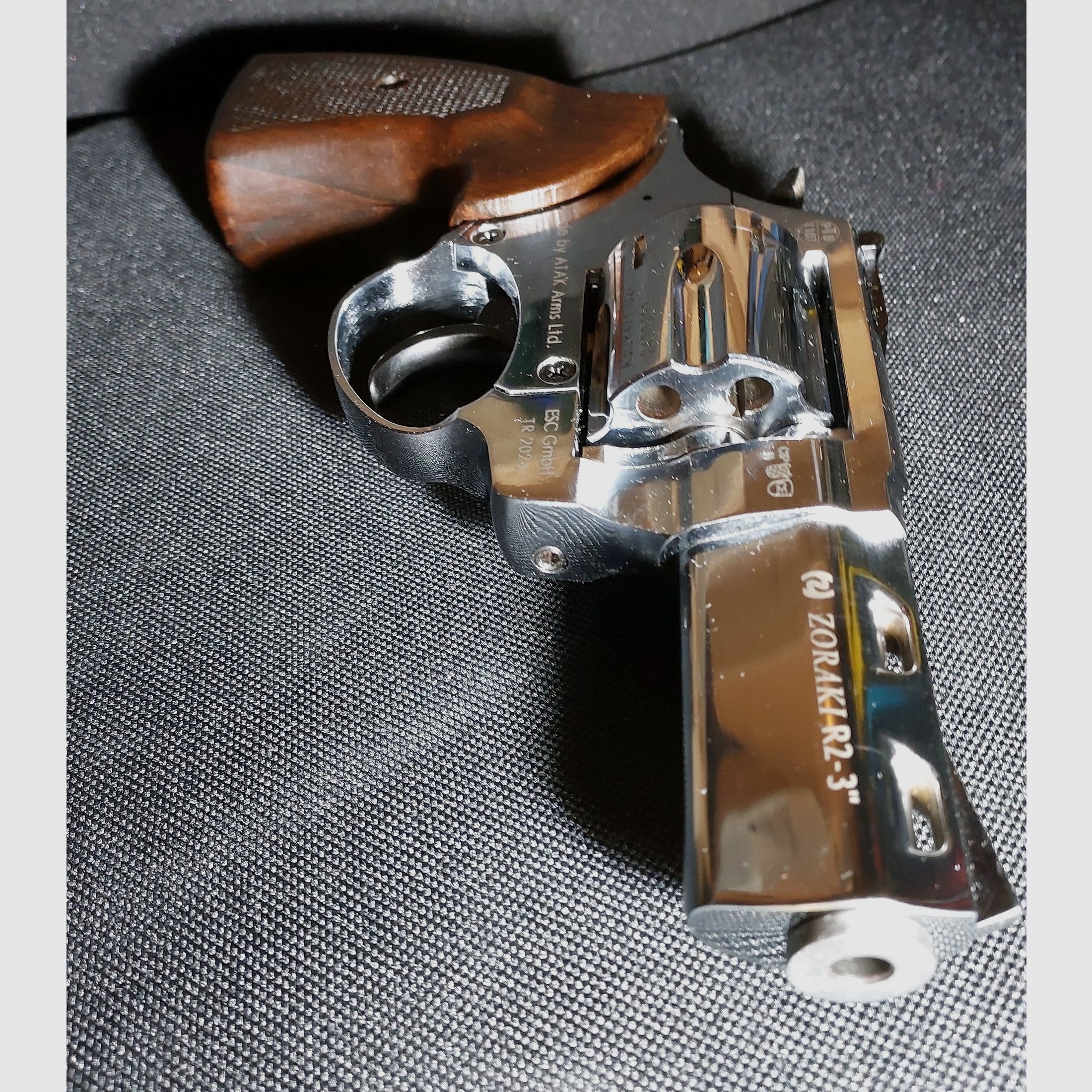 Zoraki R2 3 pollici revolver a salve (PTB 1107) calibro 9mm R.K. cromato con impugnature in legno e protezione della bocca - COME NUOVO!