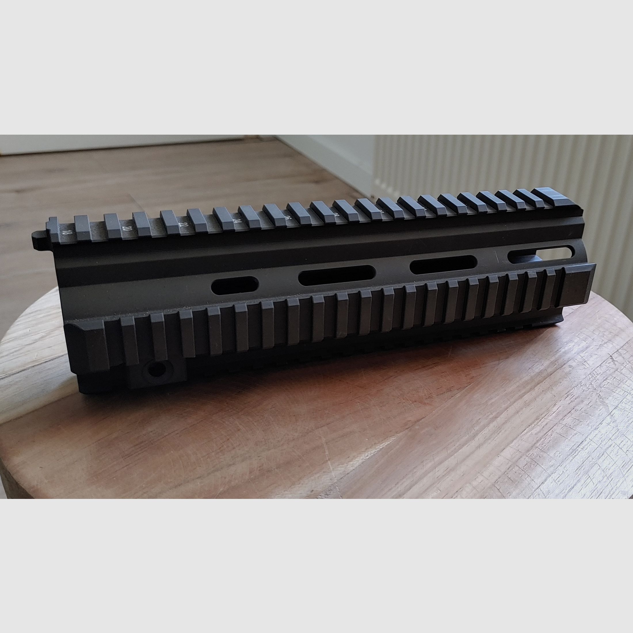 HK MR 223 Handschutz 9 Zoll oliv