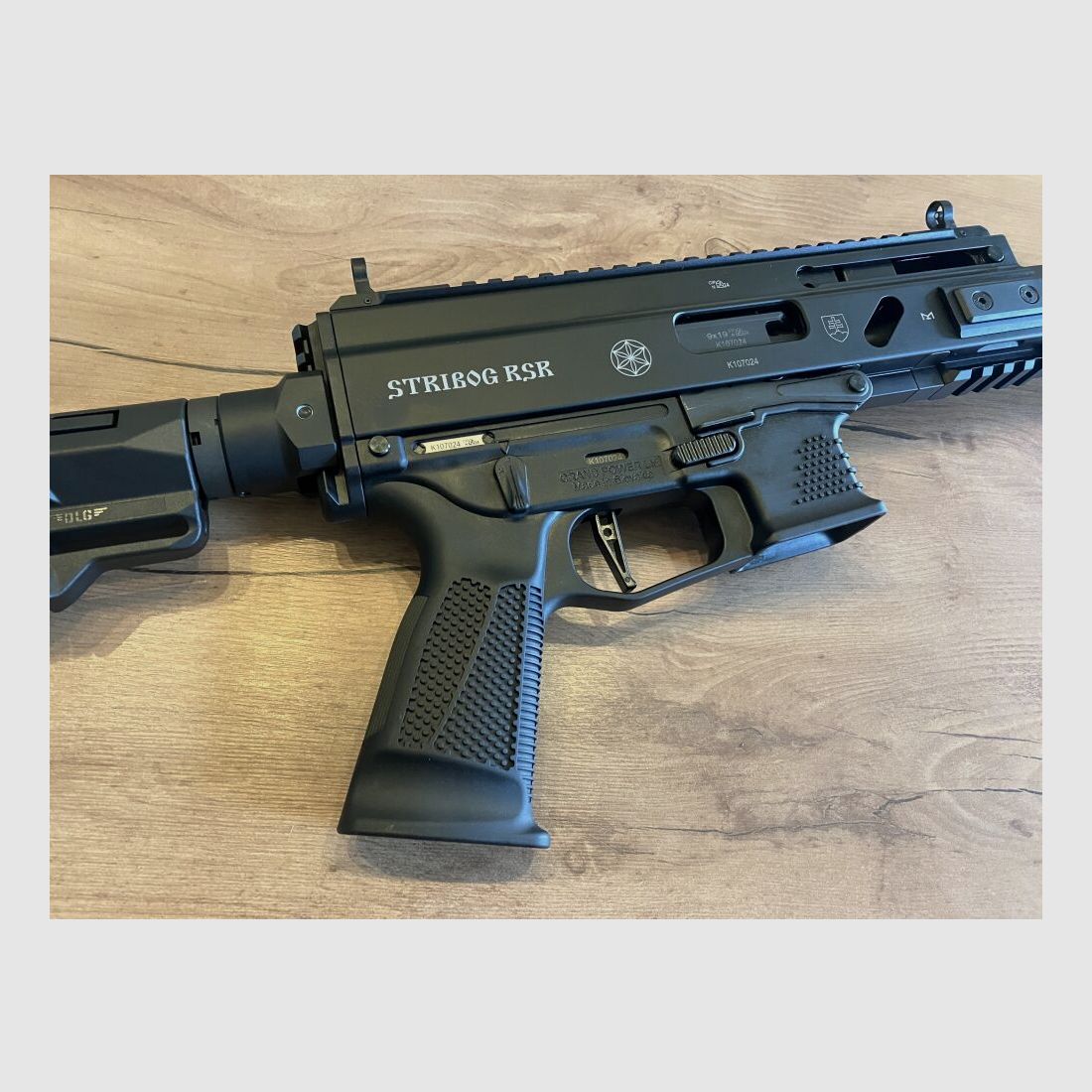 Grand Power Stribog RSR mit höhen- und seitenverstellbaren AR15 Schaft 9mmLuger