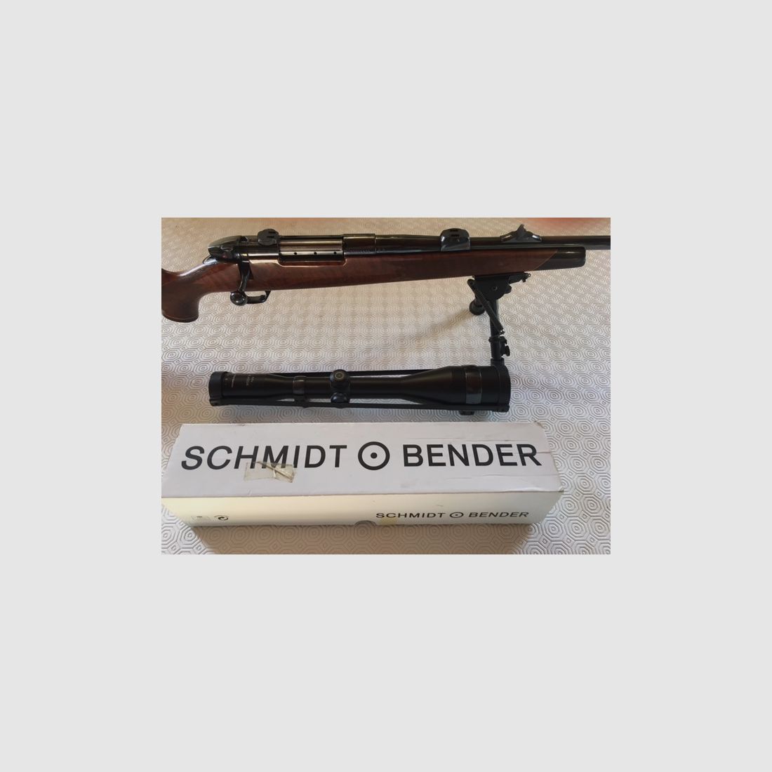 Weatherby Büchse Kal. 300 WBY Modell USA De Luxe Mark VI mit geschweißten Picatinny-Montagen und Schmidt Bender 8×56 Zielfernrohr 30 mm Rohr, Bild 2 von 2