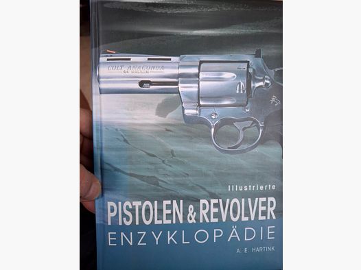 Pistolen und Revolver Enzyklopädie