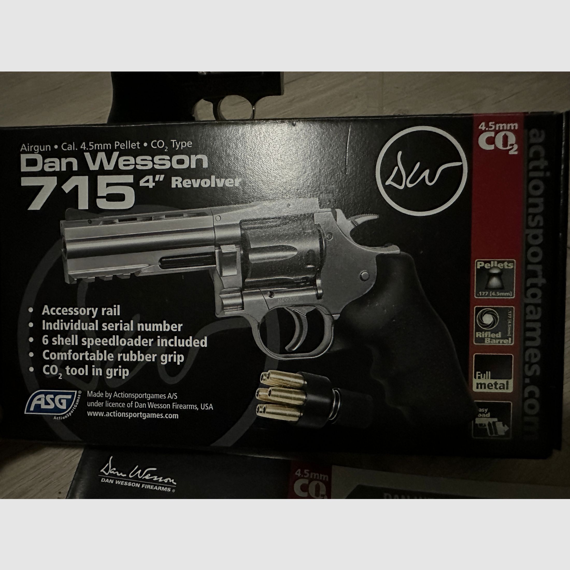 Dan Wesson 715 4" Lauf 4,5mm Diabolo Co2 Revolver, Dan Wesson 715 4" Co2 Revolver, Dan Wesson 715 4,5mm Diabolo inkl Dichtungsset + Ladehülsen, Revolver 4" Lauf 4,5mm Diabolo