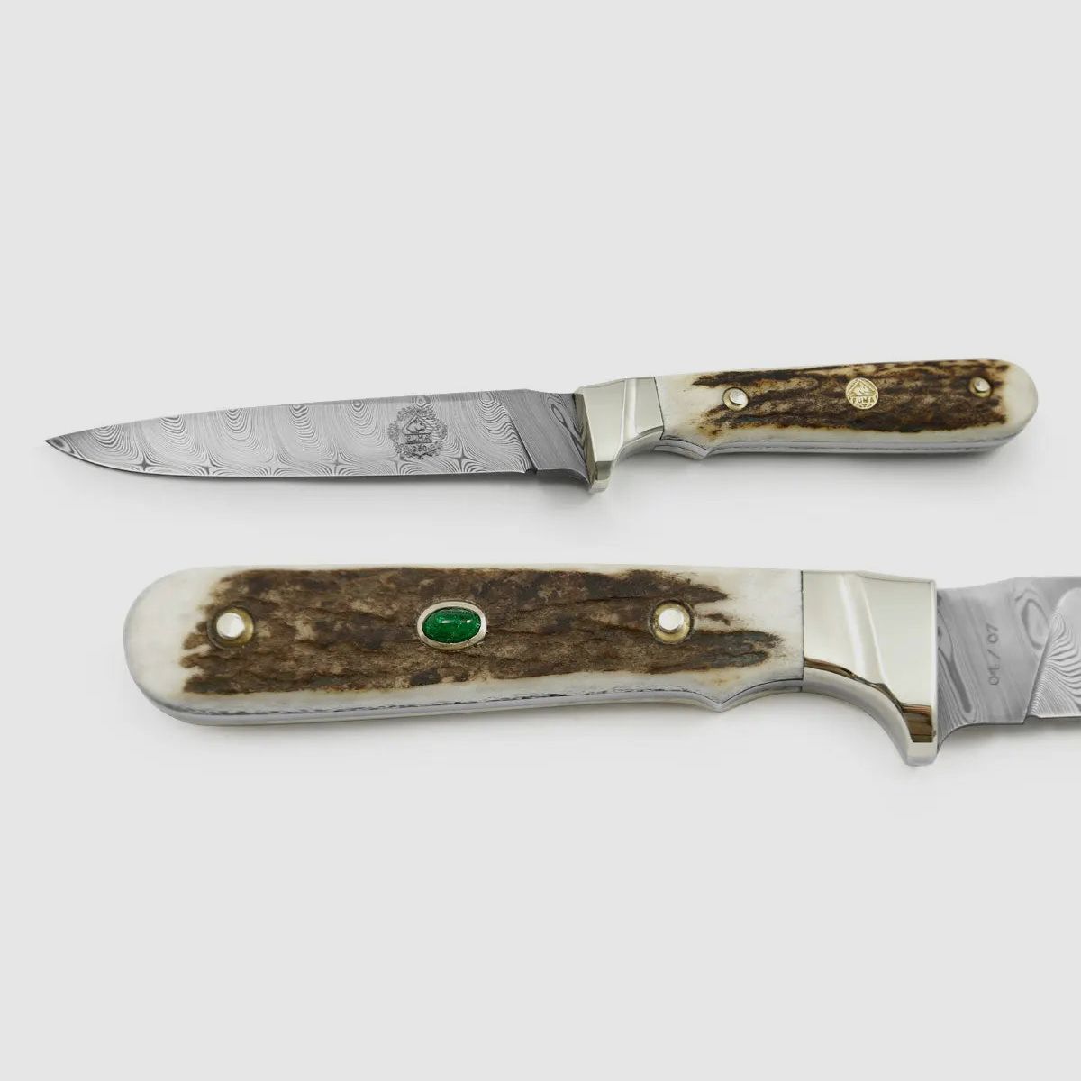 Coltello anniversario PUMA 250, con smeraldo in oro, limitato a 7 pezzi