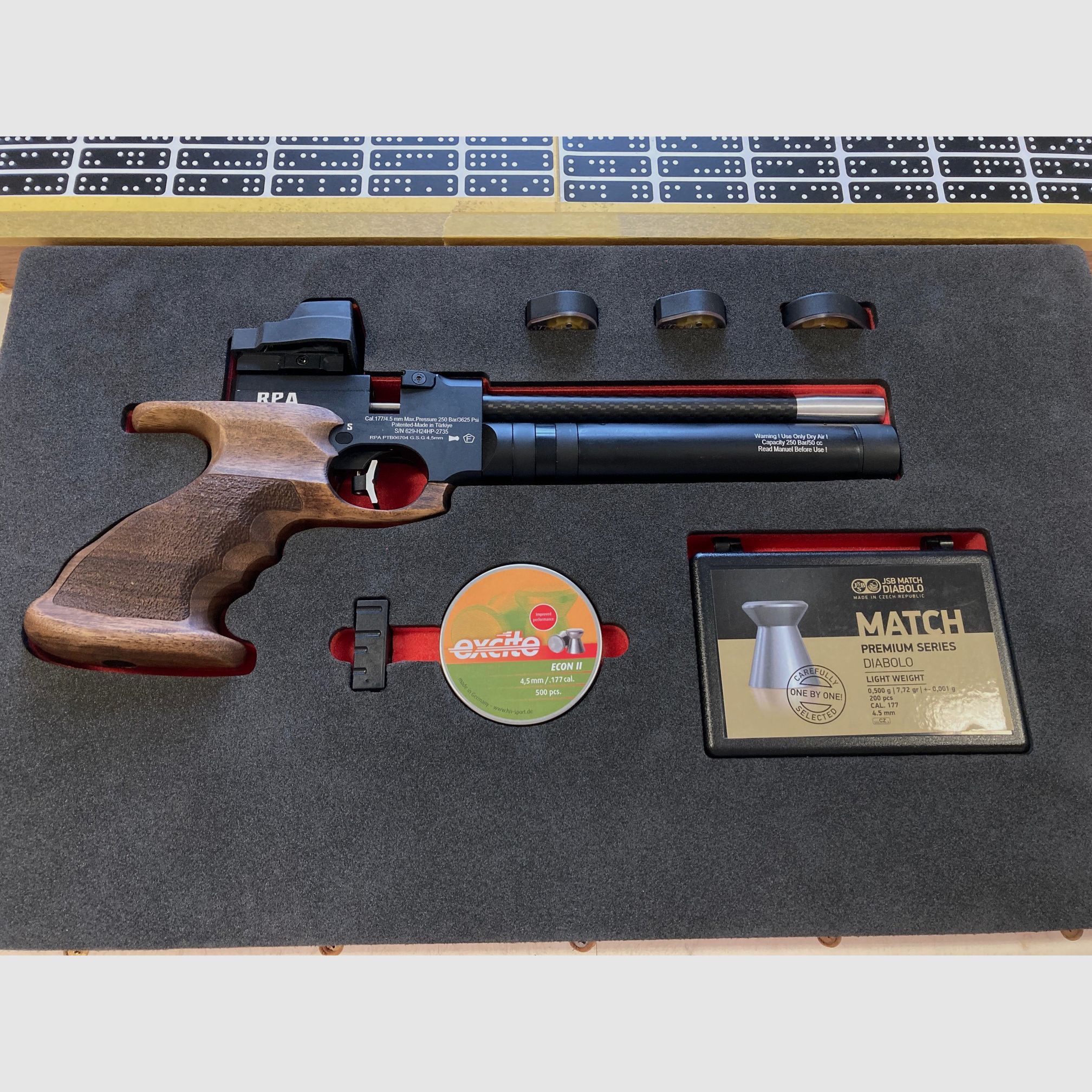 CNC-gefräste Koffereinlagen aus festem Schaumstoff