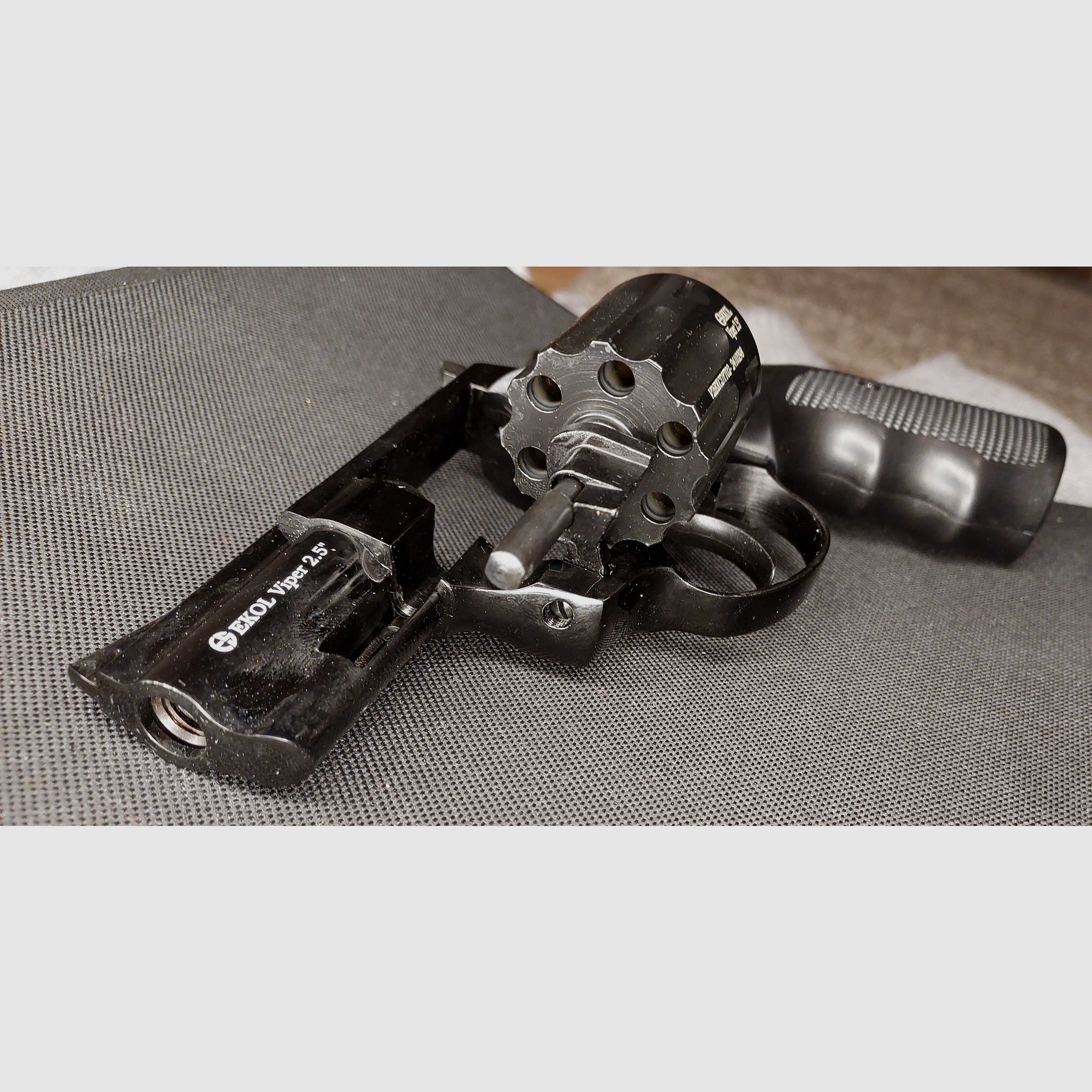 Ekol Viper 2.5 inch blank firing revolver black 9 mm R.K. (PTB 1063) steel cylinder