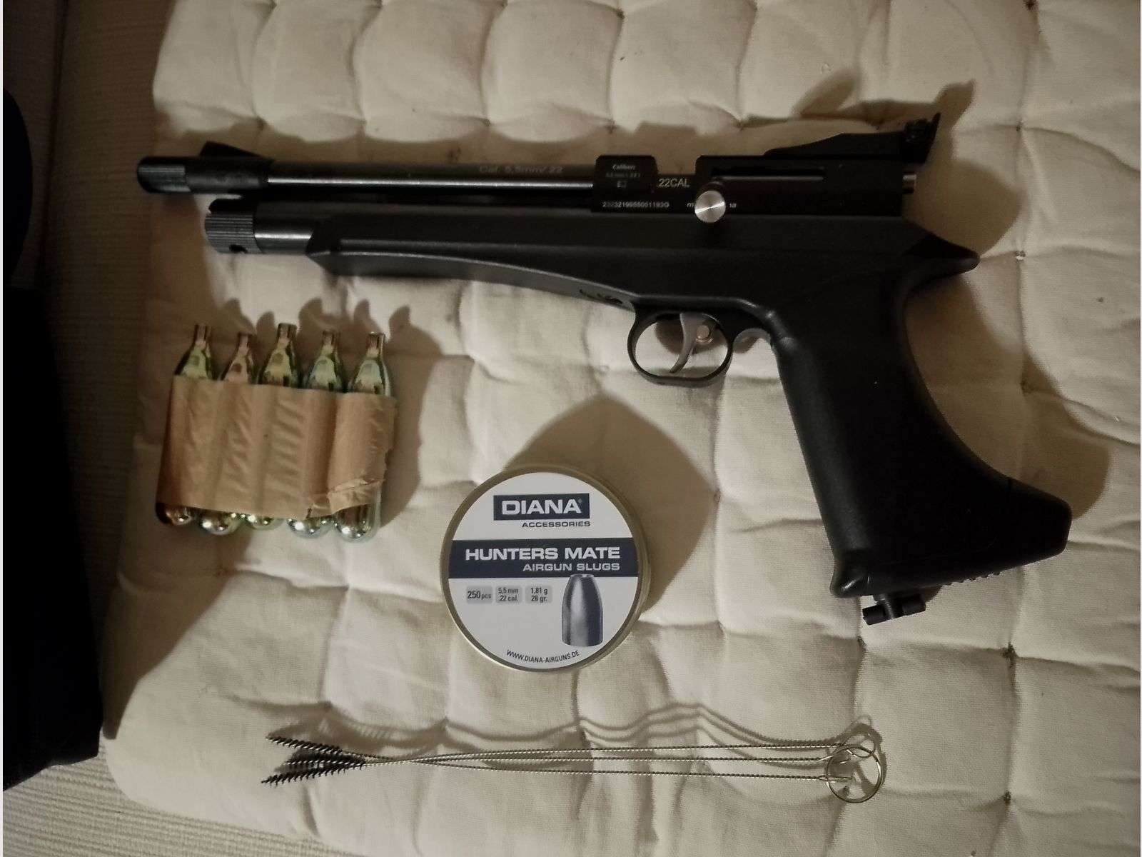 Diana Chaser 5.5mm with accessories bag pellets Hunter Mate Diablos CO2 like new
