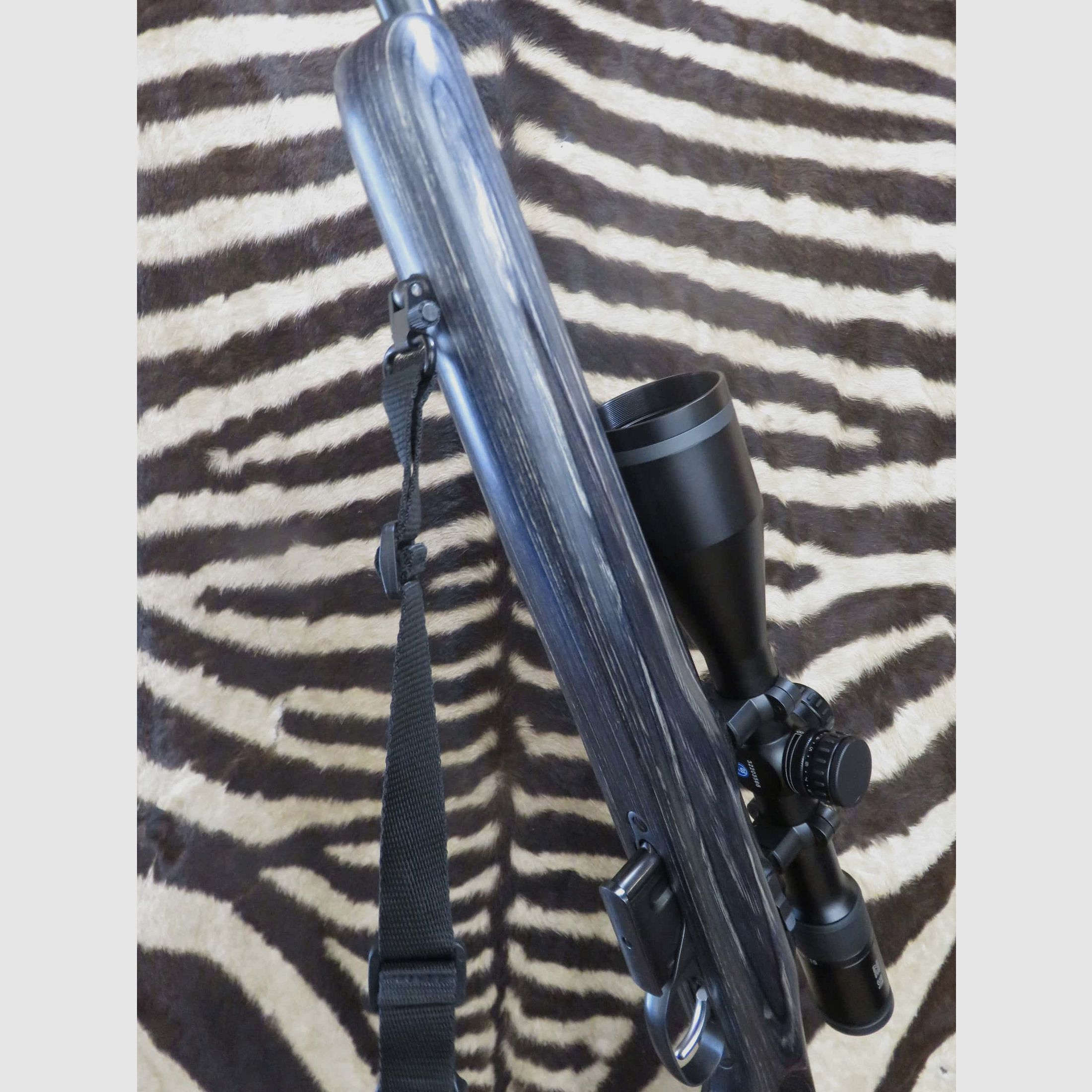 CZ 527 Varmint Büchse Kal.222Rem Lauf mi-lourd 65 cm – Schalldämpfer – Zielfernrohr – Waffenkoffer, Bild 4 von 14