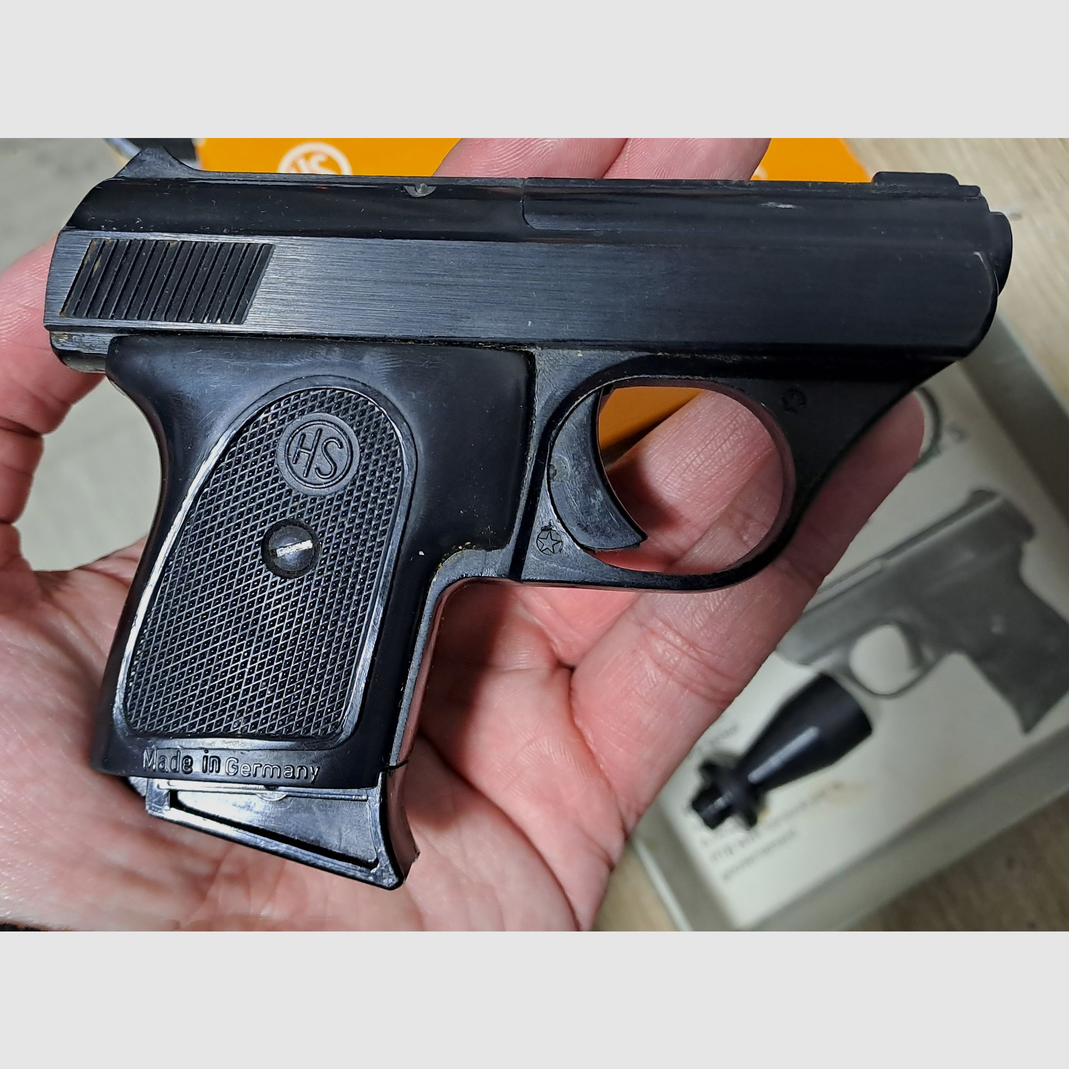 HS Mod.5 im Kal. 8 mm Knall/ PTB 100/2 mit Verpackung!