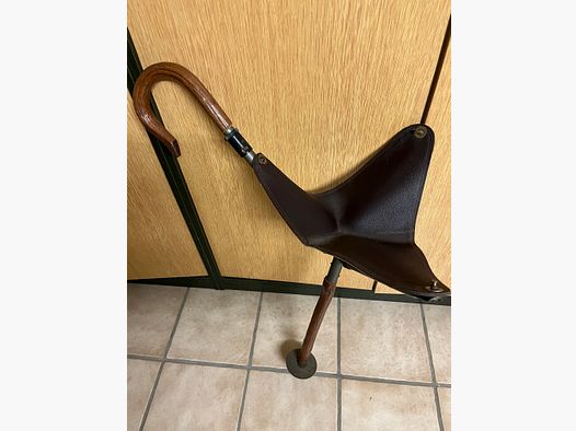 Sitzstock mit elegantem gebogenem Holzgriff