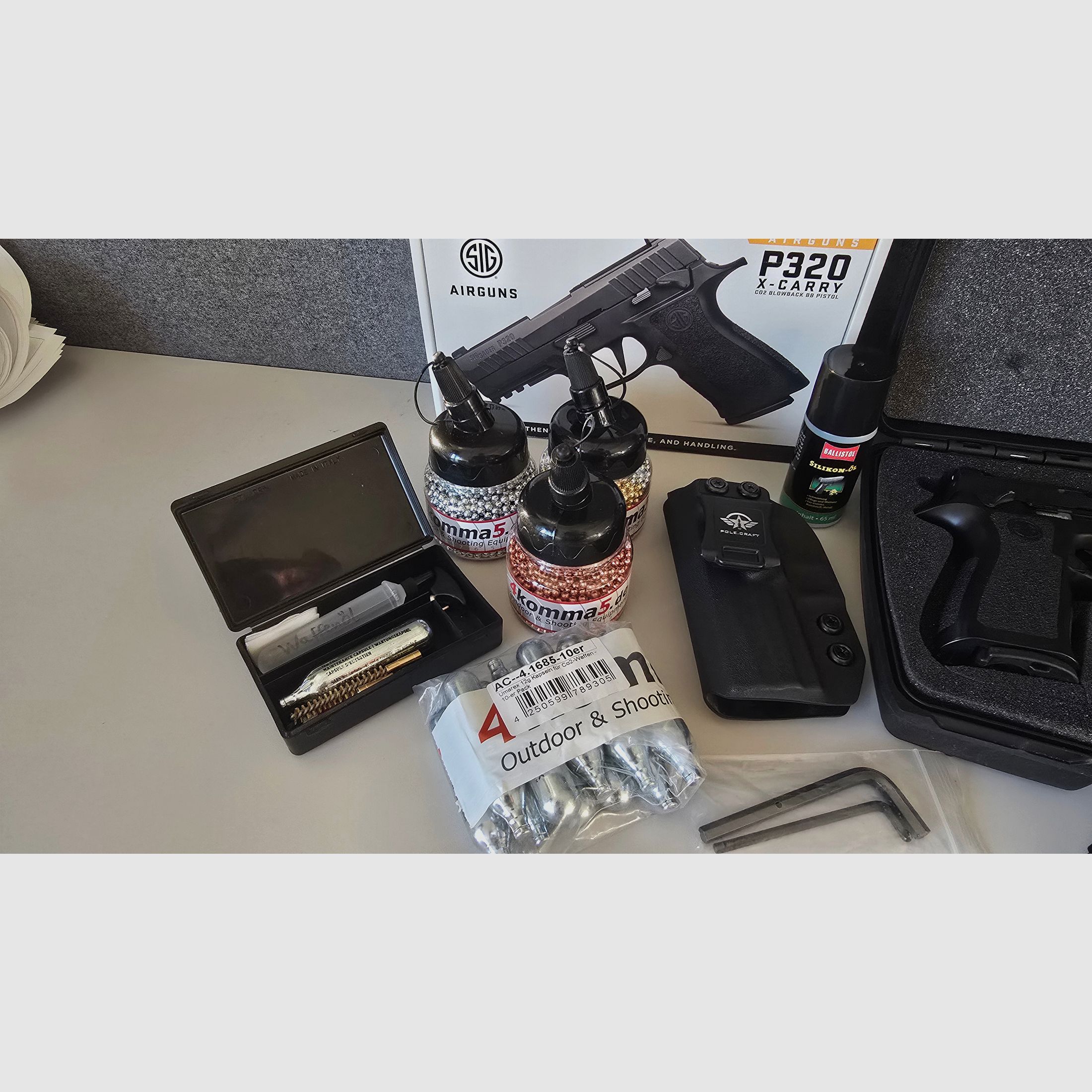 Sig Sauer zestaw - 4,5mm CO2 Sig Sauer P320 X Carry & P365 oraz akcesoria