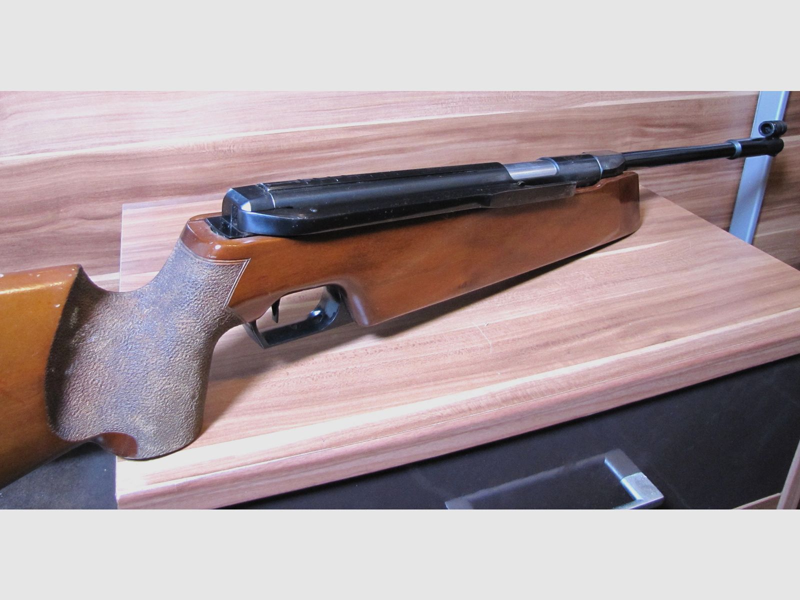 Carabine à air comprimé de la marque Feinwerkbau, modèle 300S