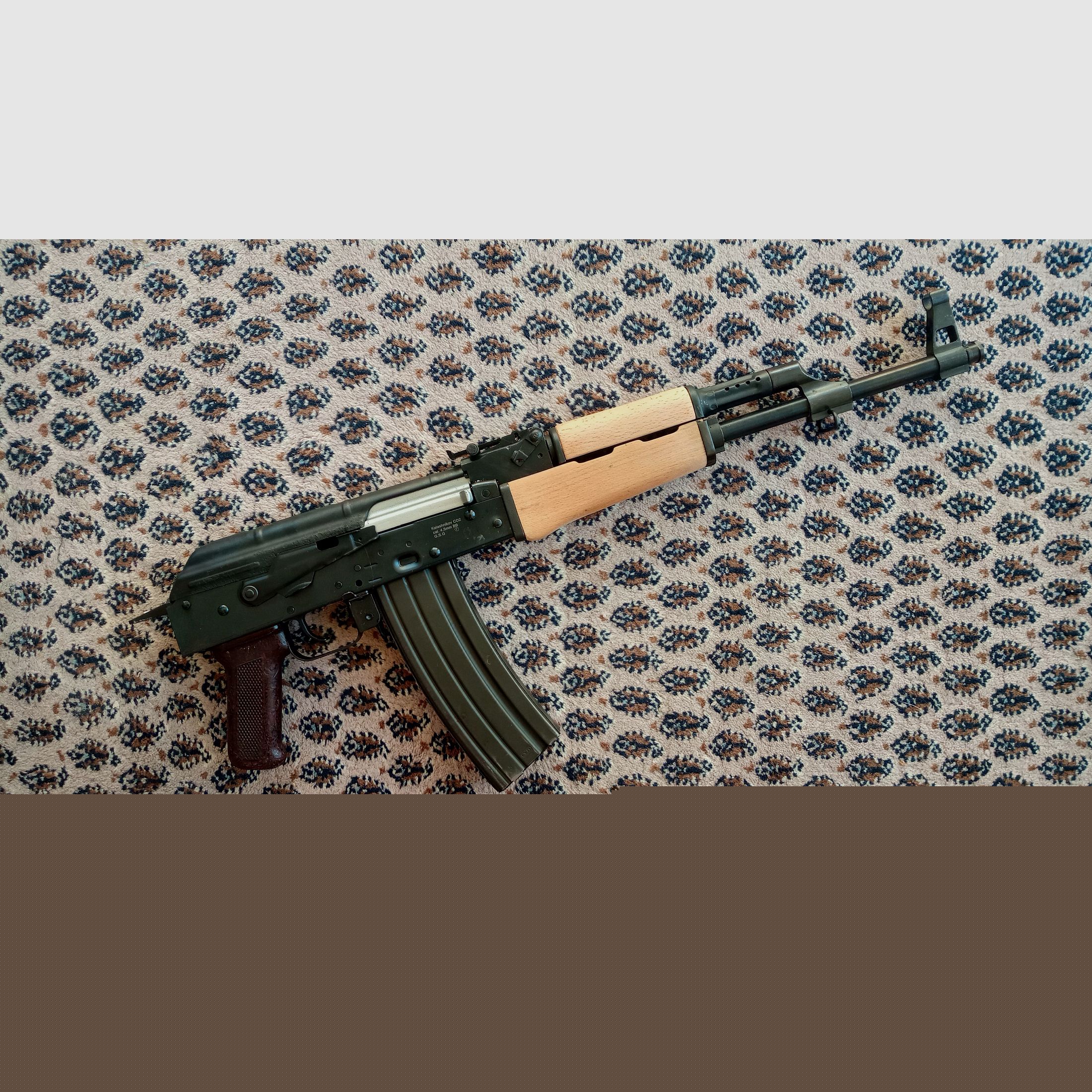 Originele AK47 (niet AKM!) onder houten handbescherming van beukenhout / Aangepast voor GSG Cybergun Co2 AK47 (China-Yunker)