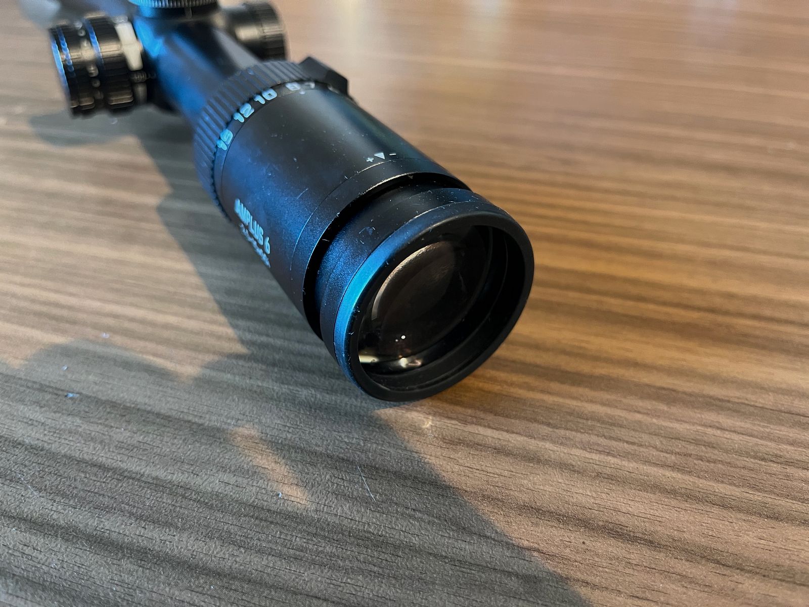 LEICA AMPLUS 6 2.5-15x50i Zielfernrohr (BDC), Absehen L - 4a + Flip Cover vorne