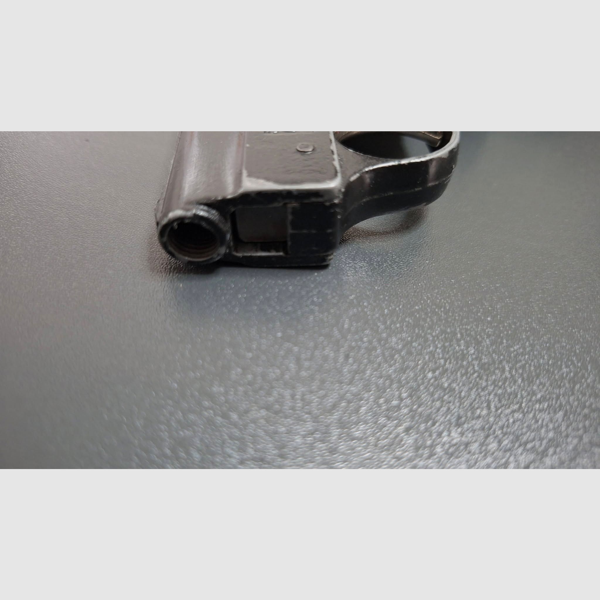 Pistola a salve calibro 6 mm trovata in soffitta