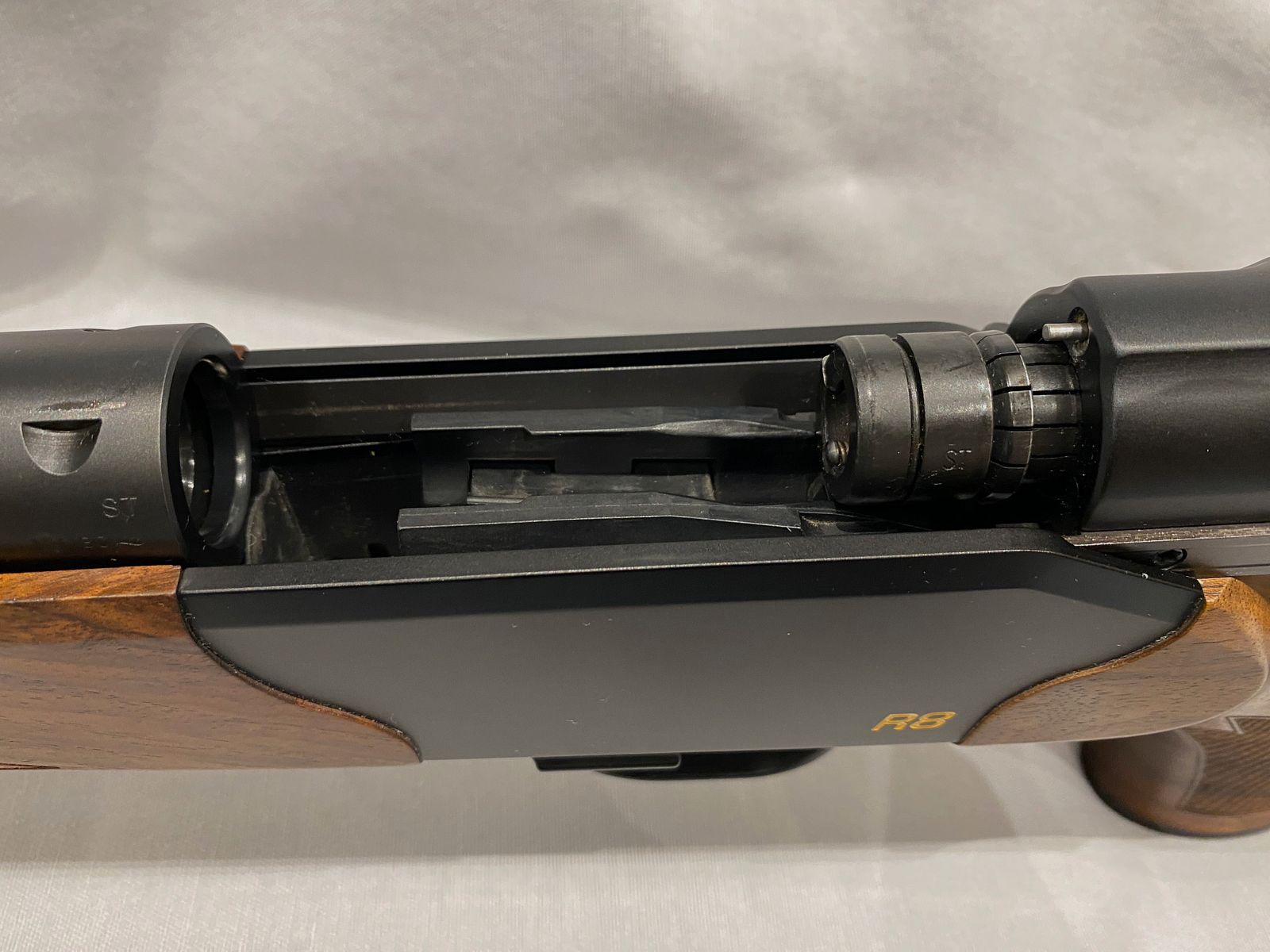 Blaser R8 Holz Standard mit Swarovski Sattelmontage 