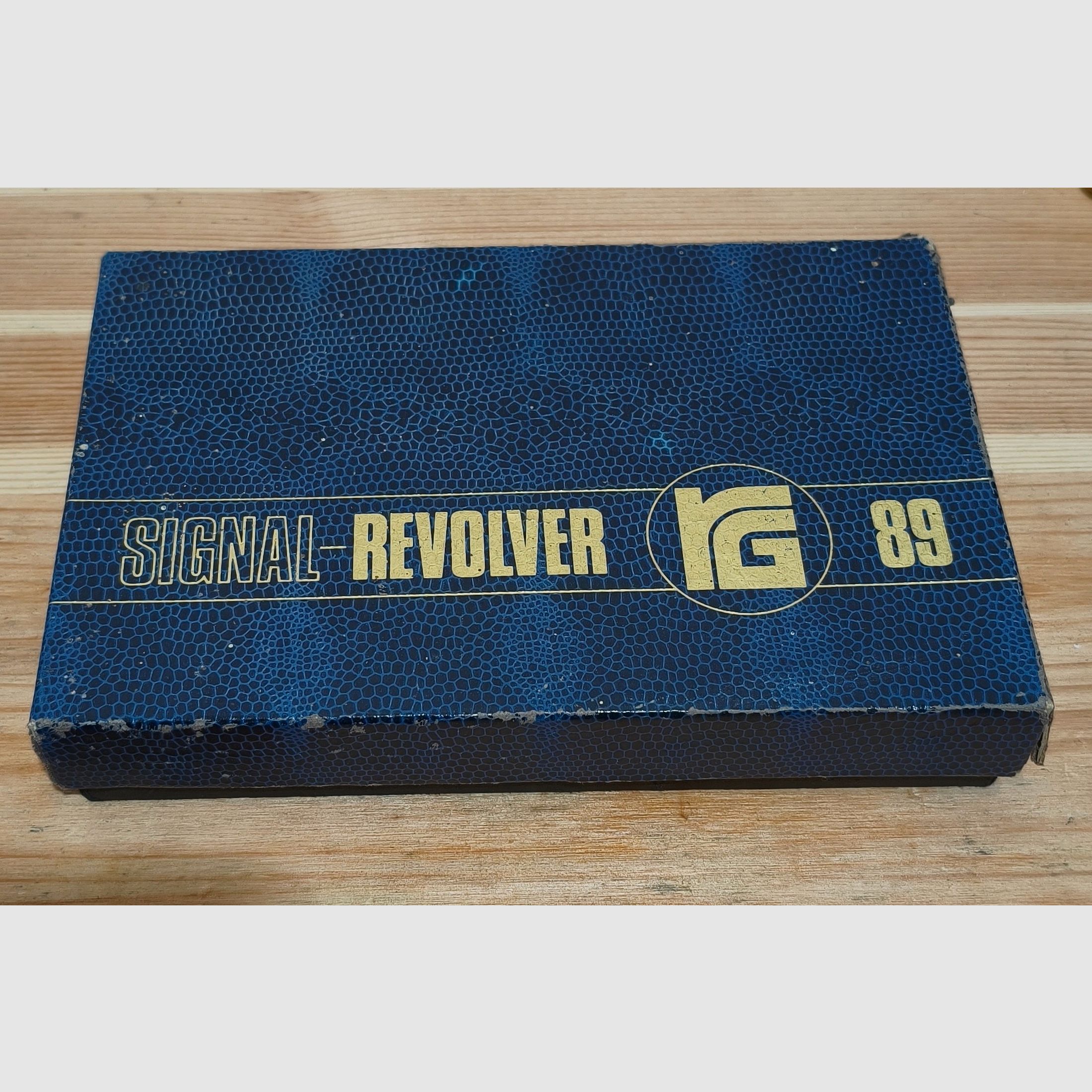 Revólver de señal Röhm RG 89, calibre 9mm K, con 50 cartuchos de fogueo