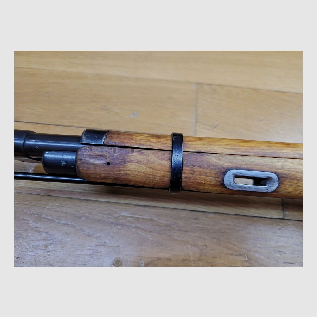 Très belle Carabine Mosin-Nagant M44 – Cal. d&rsquo;origine 7,62 x 54R – Rare arme de fin de production (1946) dite « Blonde stock with toe splice » – Ijevsk – 100% monomatricule – Mécanique de rêve – Canon prodigieux – Arme neuve !, image 28 sur 30