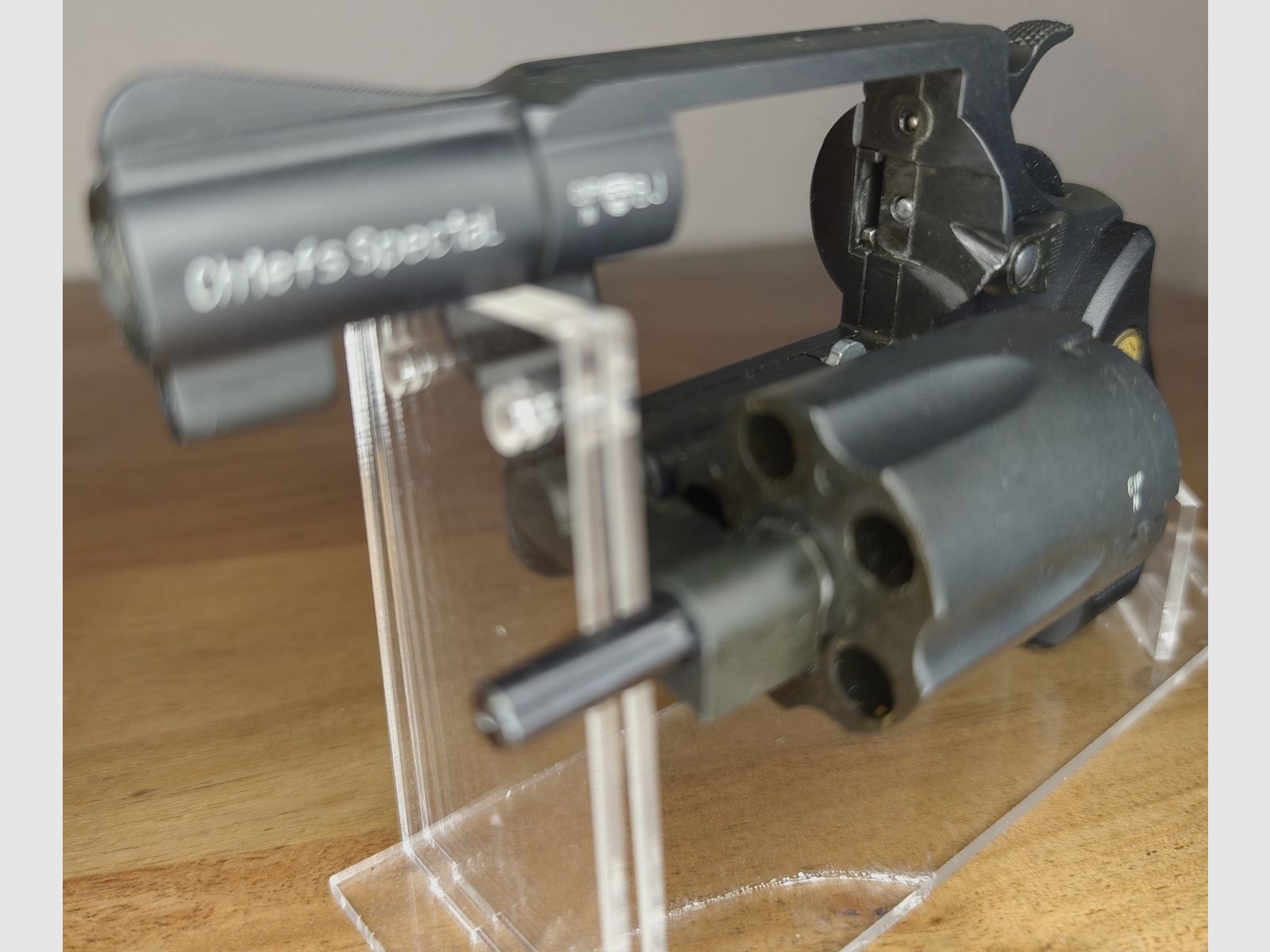 Smith & Wesson Chiefs Special 9mm PTB 794 New Year's Set 40 Pyro + 50 rounds NC ammunition