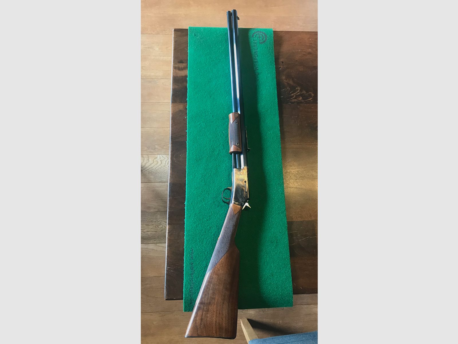 Pedersoli Lightning Deluxe fucile a ripetizione con calcio anteriore 44-40 Win