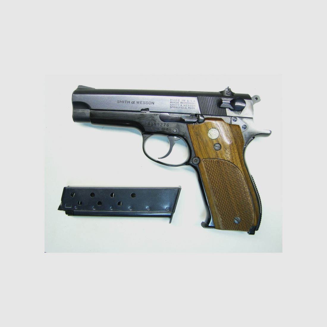 Pistole Smith & Wesson Mod. 39-2 Kal. 9 mm Luger mit Reservemagazin