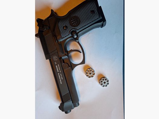 Umarex Beretta 92 FS CO₂ Kal.177/4,5mm inkl. 32 CO₂-Kapseln & Diabolos