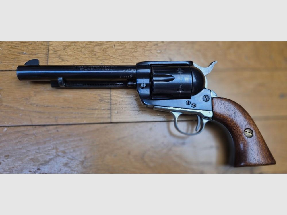 Bellissimo revolver Sauer & Sohn Western Six Shooter — .45 Long Colt — Prova Kiel del 1968 – SAA 1873 – Canne da sei pollici – Buone impugnature in noce in TBE – Meccanica molto buona – Canne a specchio superbe / camere idem – Bellissimo Buscadero 100% in TBE incluso! – Arma in BE+/TBE, immagine 3 di 29