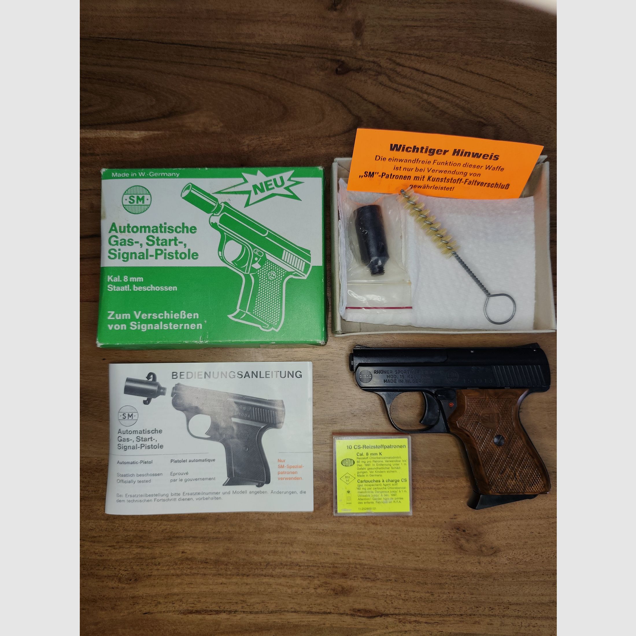 RHÖNER Mod.15 8mm Sammler Set Komplettes Züberhör + 10 Schuss CS Gas + Taschenmesser